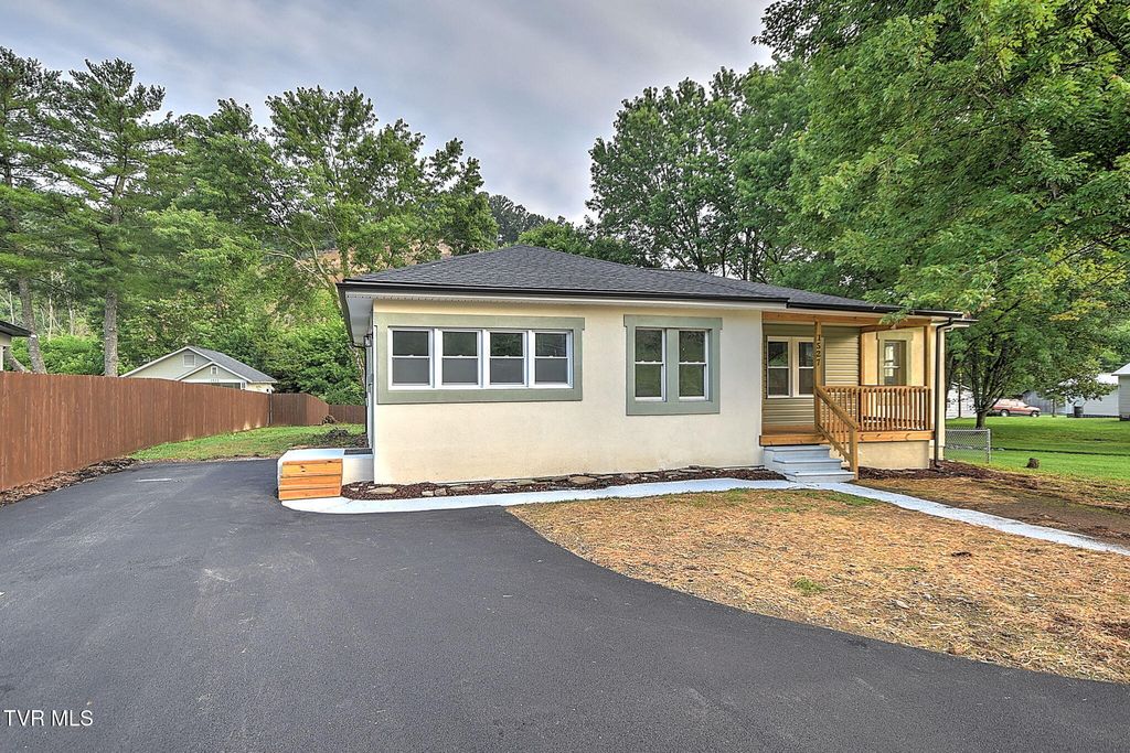 1527 Gray Station Sulpher Springs Road, Jonesborough, TN 37659