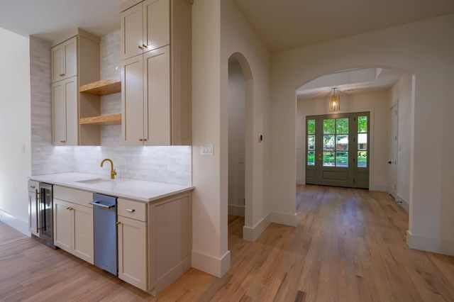 3250 Lancelot Drive, Dallas, TX 75229