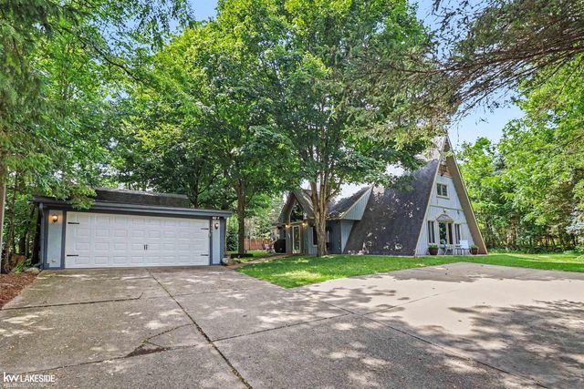 4691 Camelina Street, Commerce Twp, MI 48382