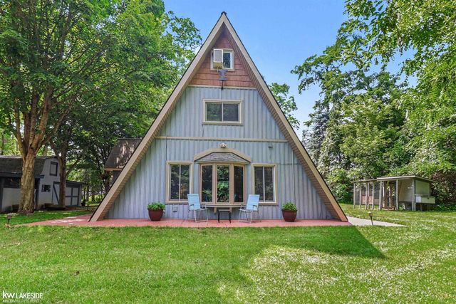 4691 Camelina Street, Commerce Twp, MI 48382