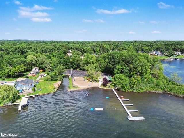 4691 Camelina Street, Commerce Twp, MI 48382