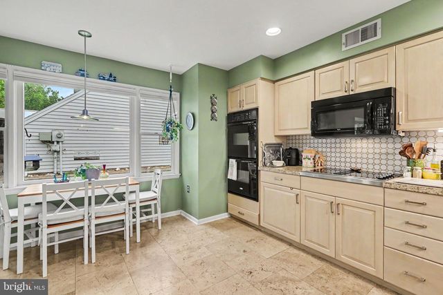 82 FAIRWAY DR, Camp Hill, PA 17011