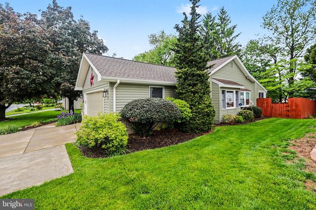 82 FAIRWAY DR, Camp Hill, PA 17011