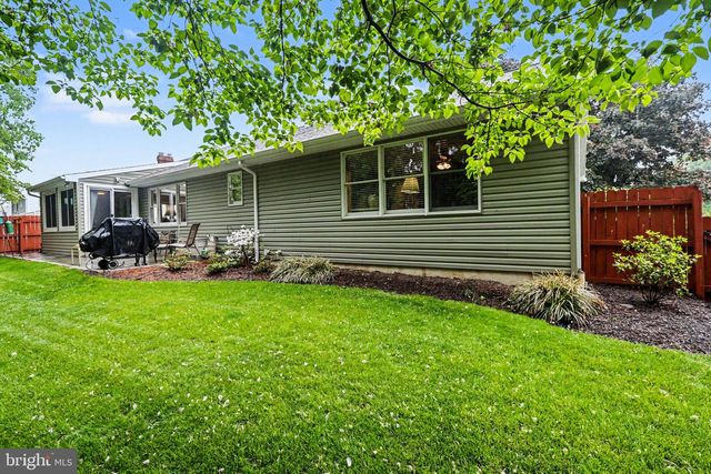82 FAIRWAY DR, Camp Hill, PA 17011