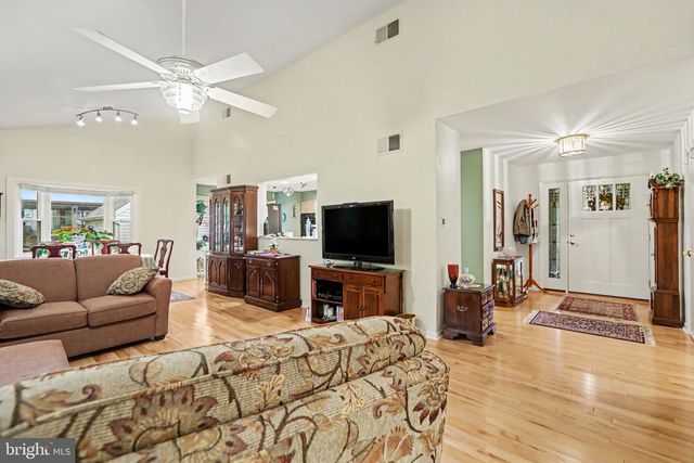 82 FAIRWAY DR, Camp Hill, PA 17011