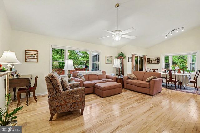 82 FAIRWAY DR, Camp Hill, PA 17011