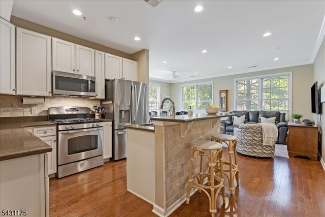 17 Lara Pl, Warren Twp., NJ 07059