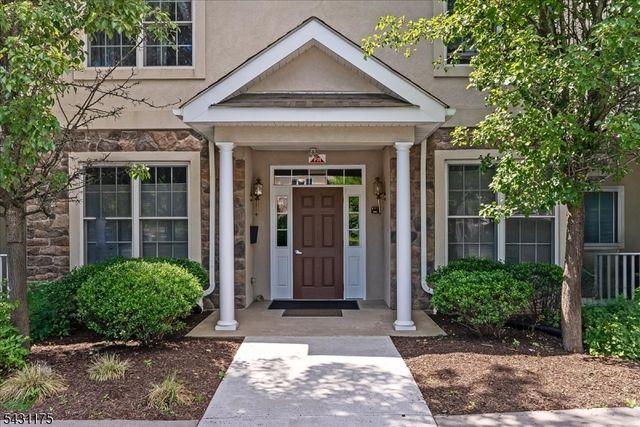 17 Lara Pl, Warren Twp., NJ 07059