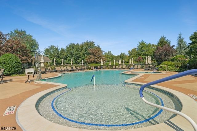 17 Lara Pl, Warren Twp., NJ 07059