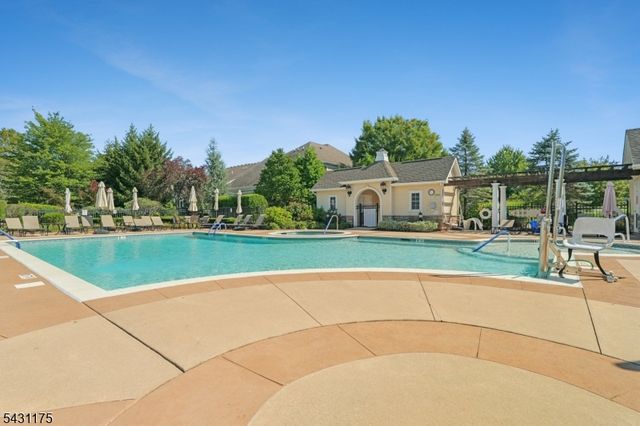 17 Lara Pl, Warren Twp., NJ 07059