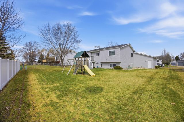 3534 42nd Avenue S, Fargo, ND 58104