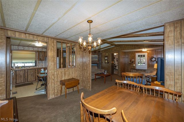 4 Overland Drive, Olmsted Twp, OH 44138