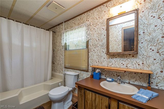 4 Overland Drive, Olmsted Twp, OH 44138
