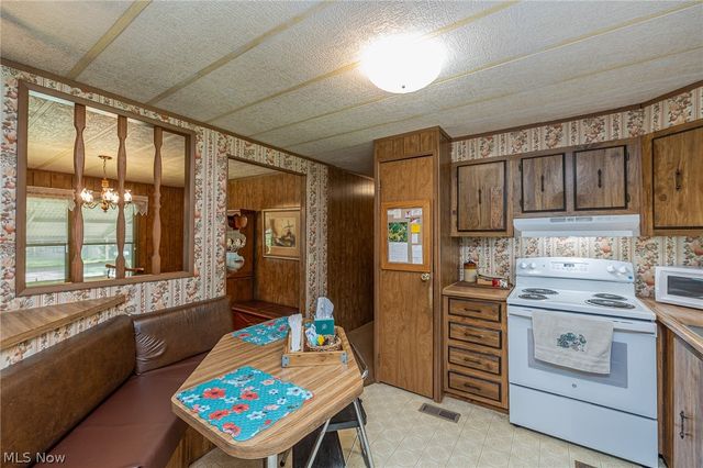 4 Overland Drive, Olmsted Twp, OH 44138