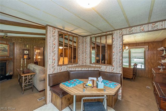 4 Overland Drive, Olmsted Twp, OH 44138