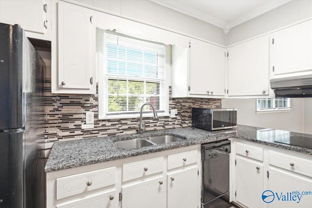 201 Larkwood Drive SW, Decatur, AL 35601