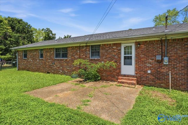 201 Larkwood Drive SW, Decatur, AL 35601