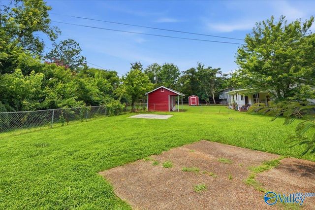 201 Larkwood Drive SW, Decatur, AL 35601