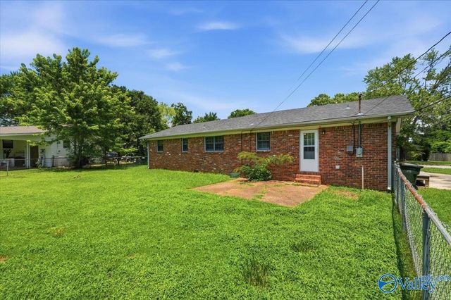 201 Larkwood Drive SW, Decatur, AL 35601