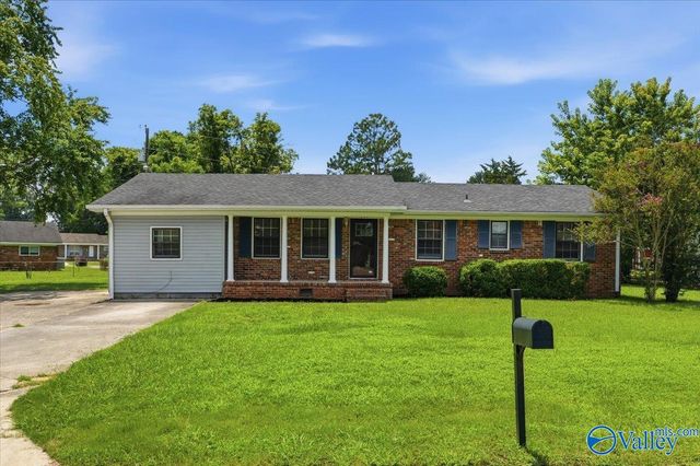 201 Larkwood Drive SW, Decatur, AL 35601