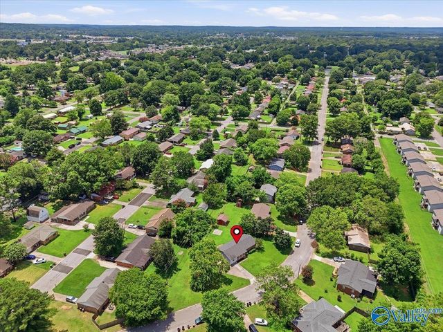 201 Larkwood Drive SW, Decatur, AL 35601