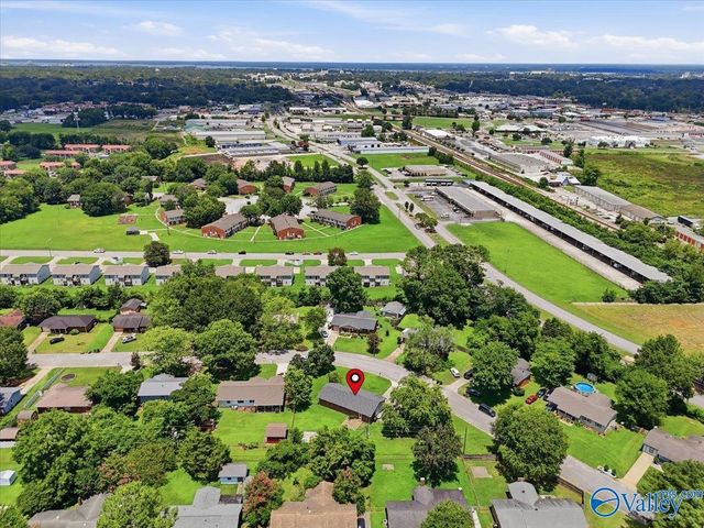 201 Larkwood Drive SW, Decatur, AL 35601