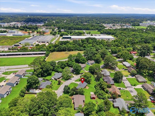 201 Larkwood Drive SW, Decatur, AL 35601