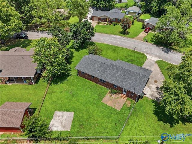 201 Larkwood Drive SW, Decatur, AL 35601