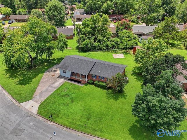 201 Larkwood Drive SW, Decatur, AL 35601