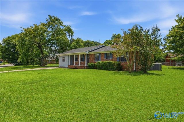 201 Larkwood Drive SW, Decatur, AL 35601