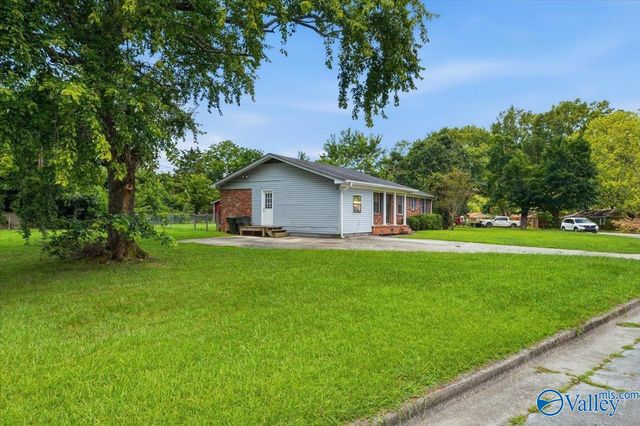 201 Larkwood Drive SW, Decatur, AL 35601