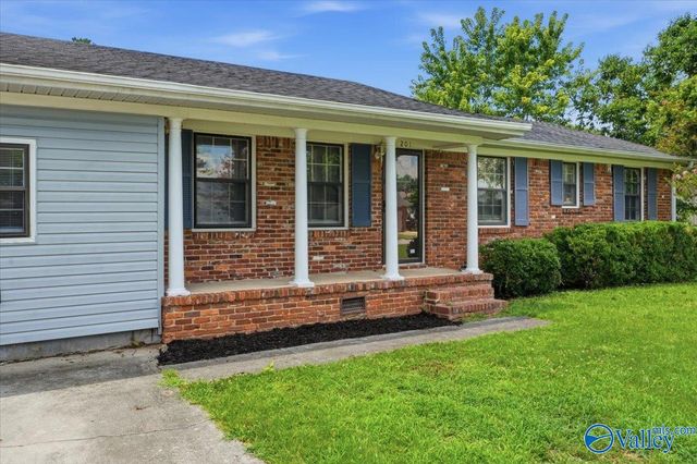 201 Larkwood Drive SW, Decatur, AL 35601