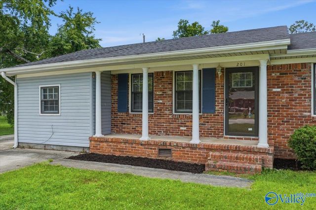 201 Larkwood Drive SW, Decatur, AL 35601