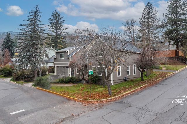 563 Rock St & 152 Maple St, Ashland, OR 97520