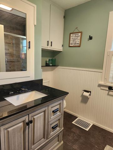 433 Kingbard Boulevard, Waterloo, IA 50701