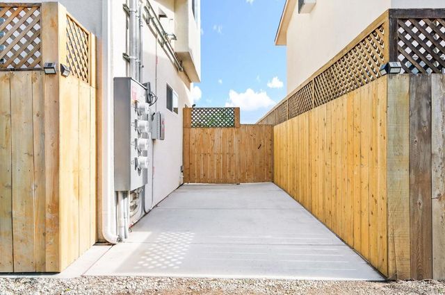4768 74 Bancroft St, San Diego, CA 92116