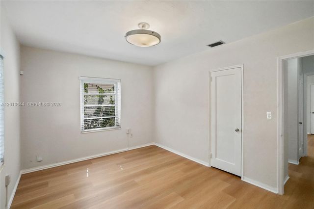 2460 SW 24th St, Miami, FL 33145