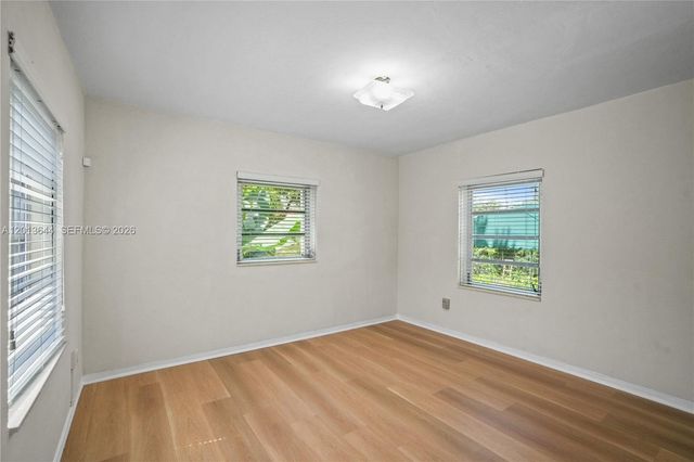 2460 SW 24th St, Miami, FL 33145