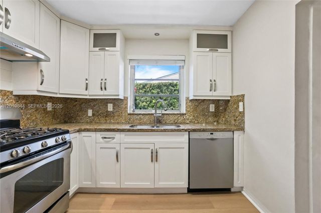 2460 SW 24th St, Miami, FL 33145