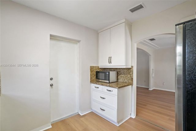 2460 SW 24th St, Miami, FL 33145