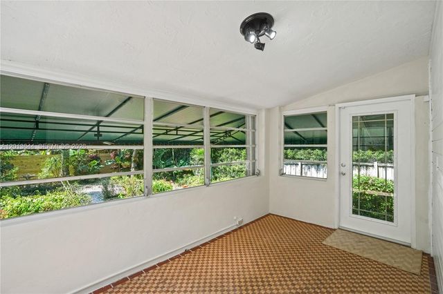 2460 SW 24th St, Miami, FL 33145