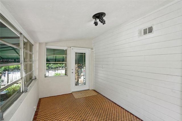 2460 SW 24th St, Miami, FL 33145