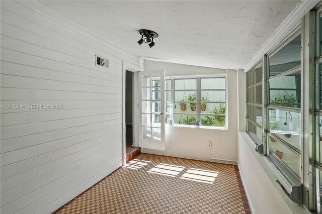 2460 SW 24th St, Miami, FL 33145