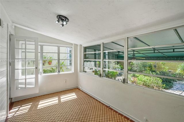 2460 SW 24th St, Miami, FL 33145