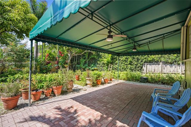 2460 SW 24th St, Miami, FL 33145