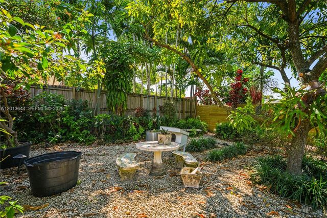 2460 SW 24th St, Miami, FL 33145