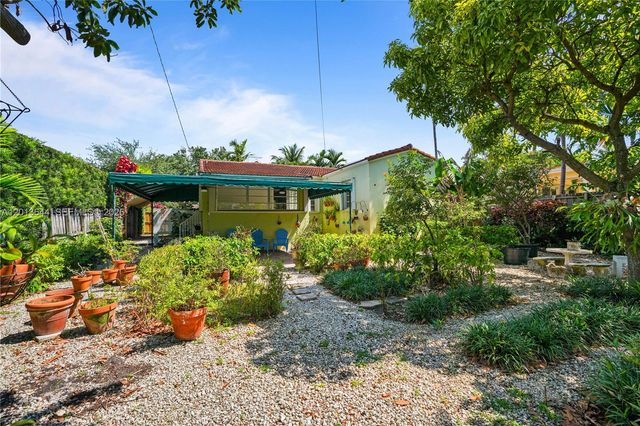 2460 SW 24th St, Miami, FL 33145