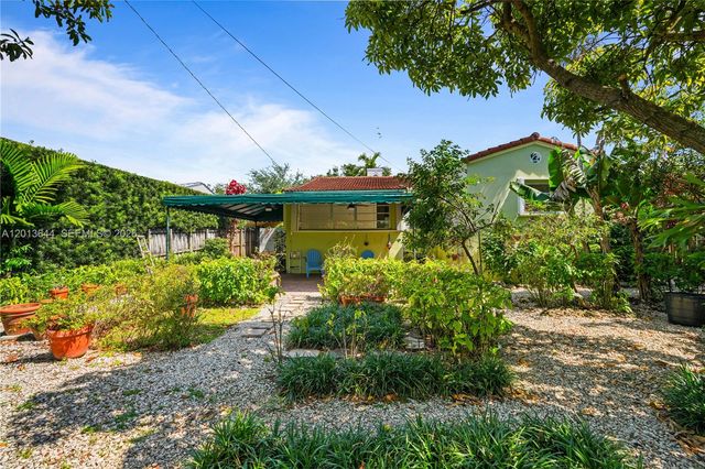 2460 SW 24th St, Miami, FL 33145