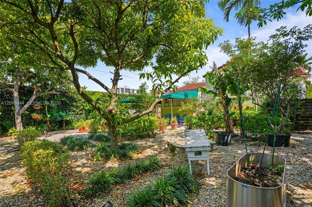 2460 SW 24th St, Miami, FL 33145