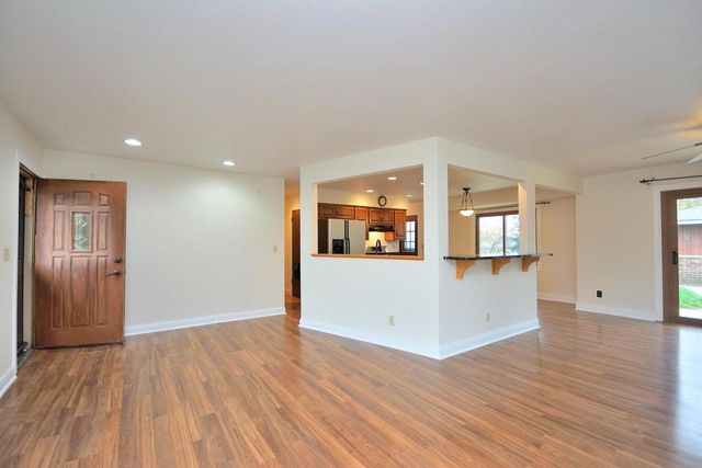 655 E Mackinac AVENUE, Oak Creek, WI 53154